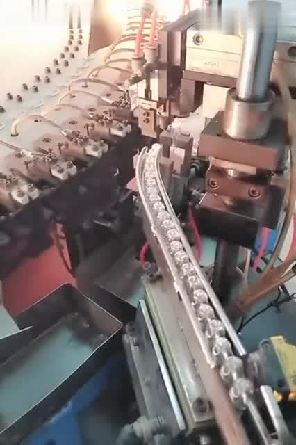 高科技全自動(dòng)化設(shè)備完全不用人工